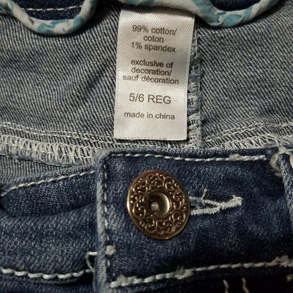 Maurices Cropped Jeans with Bling Flap Pockets Size 5/6 - Picture 2 of 10